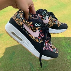 Women’s Floral Nike Air Max 1 —Gently used